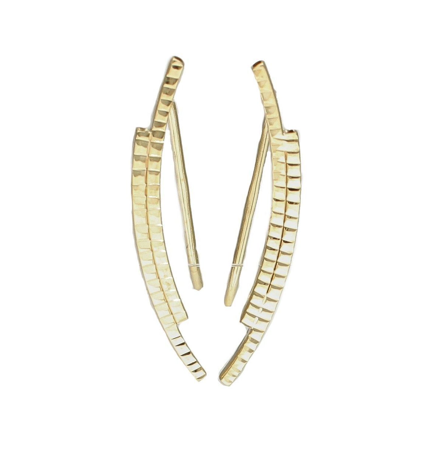 Kolczyki złote 333 grawerowane nausznice KL 10939 333. Kolczyki złote 333 grawerowane. Kolczyki nausznice. Eleganckie, złote kolczyki marki Diament wykonane z próby złota 333 o wadze około 0,66 g. Długość kolczyka 2,5 cm.jpg